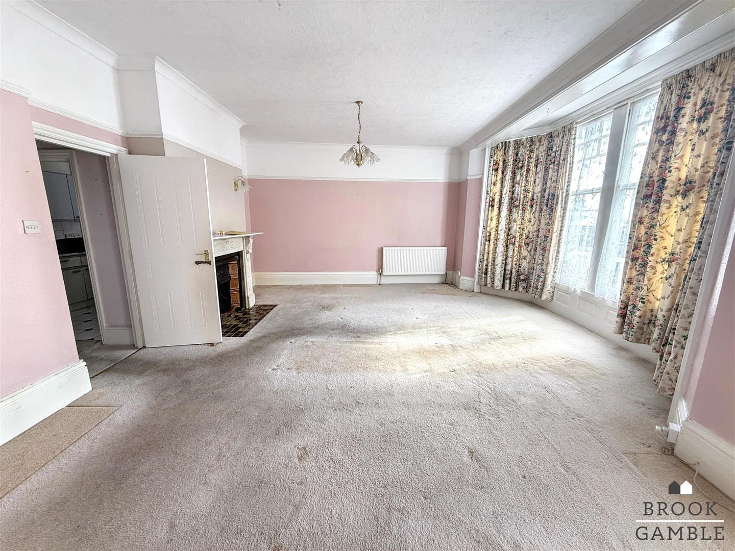 2 Bedroom Apartment - Conversion. Elms Avenue in Eastbourne, East Sussex 4